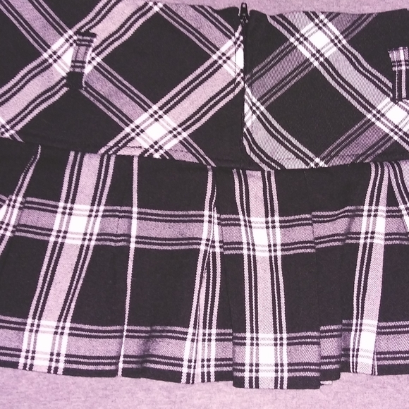 🖤Wet Seal Skirt🖤 - Picture 3 of 8